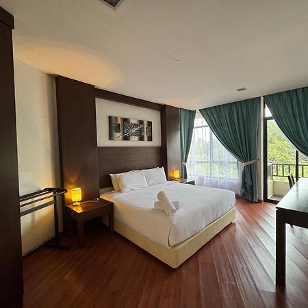 Studio At Samsuria Beach Resort Kampung Sungai Ular Экстерьер фото